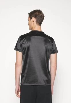 MM6 Maison Margiela Unisex - T-Shirt Imprimé - Black -Épure Mode Promos Boutique 06ee6aeb93684725a388997c2c417790