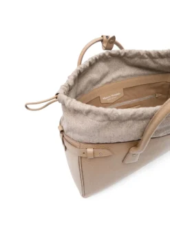 Homme Maison Margiela Sac Cabas à Plaque Logo 9 Homme Maison Margiela Sac Cabas à Plaque Logo -Épure Mode Promos Boutique 19664284 44091192 1000