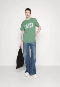 MM6 Maison Margiela T-Shirt Imprimé - Green -Épure Mode Promos Boutique 2bacd630375e4ad6ae1c170e2bc09bb4