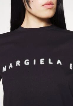 MM6 Maison Margiela T-Shirt Imprimé - Black -Épure Mode Promos Boutique 6c77b6ef8b934636b48f0e1dfa15e758