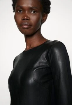 MM6 Maison Margiela T-Shirt À Manches Longues - Black -Épure Mode Promos Boutique 7f22bfba5b354b4aa753f47e9a23744f