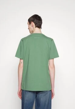 MM6 Maison Margiela T-Shirt Imprimé - Green -Épure Mode Promos Boutique 7f5ccb489a944b85b9d1fcf79efafd69