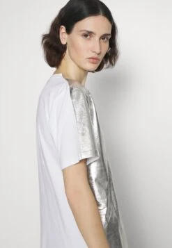 MM6 Maison Margiela T-Shirt Imprimé - Silver/White 13 MM6 Maison Margiela T-Shirt Imprimé - Silver/White -Épure Mode Promos Boutique 93bb8d2b423c410695b93b2d32da240b