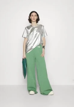 MM6 Maison Margiela T-Shirt Imprimé - Silver/White 11 MM6 Maison Margiela T-Shirt Imprimé - Silver/White -Épure Mode Promos Boutique d3d8afaa6f244f92b73799135901c6f4